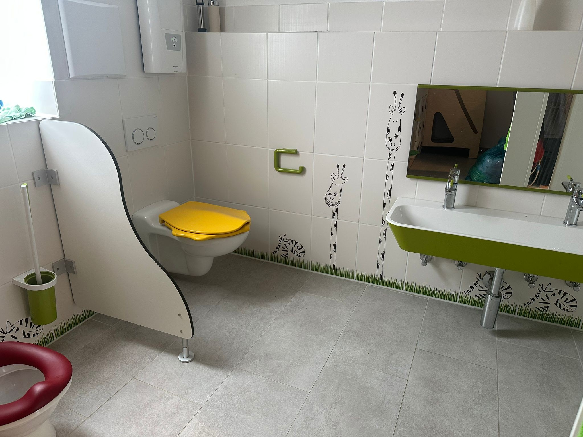 Kinderbad mit Waschbecken